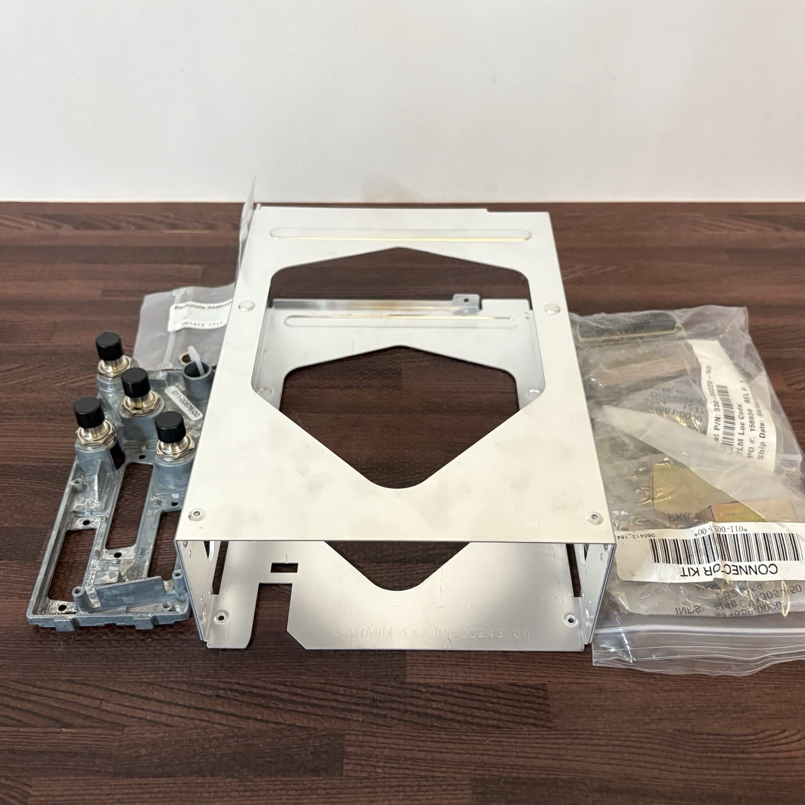 New Garmin GNS 430 430W Avidyne 440 Rack Tray With Backplate & Connectors