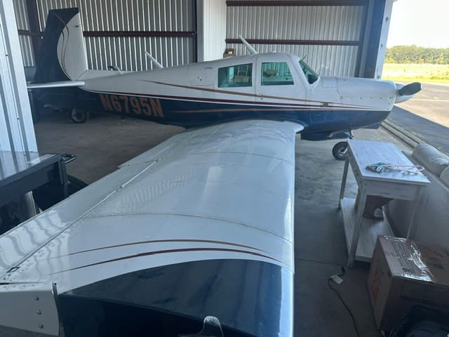 1968 MOONEY M20C, 511 SMOH, MODERN PAINT AND INT., BARELY TOUCHED, CHEAP!!
